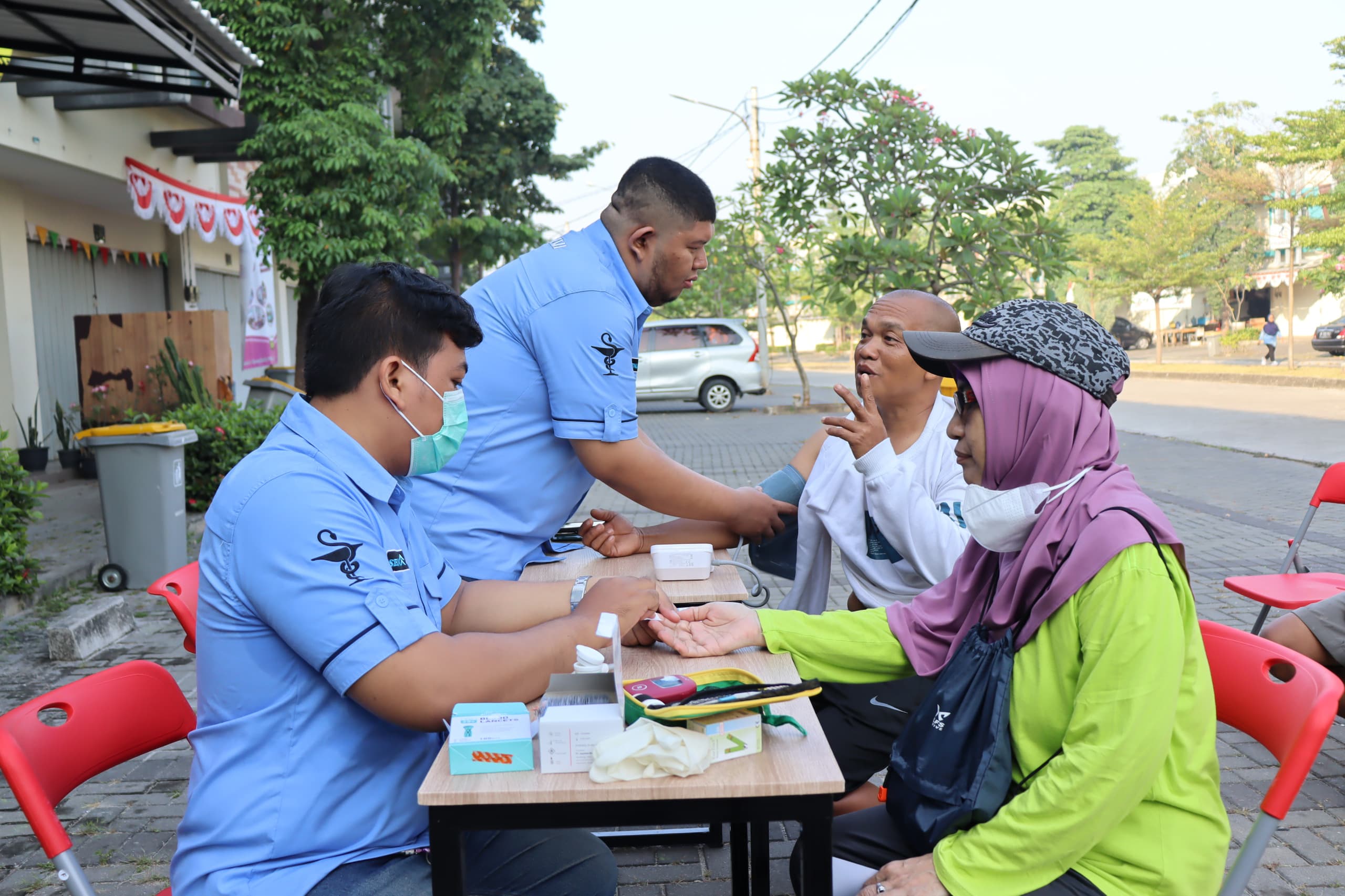 Kegiatan sosial dan edukasi kesehatan Senja Farma